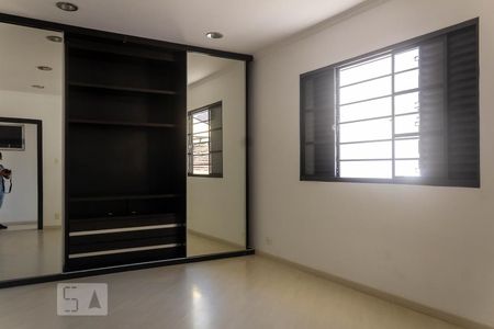 Casa à venda com 185m², 4 quartos e 3 vagasQuarto 1 Edícula