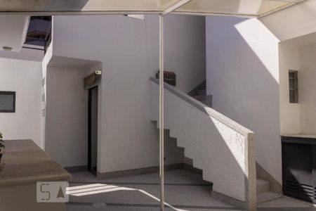 Casa à venda com 185m², 4 quartos e 3 vagasFundos