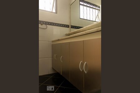 Casa à venda com 185m², 4 quartos e 3 vagasBanheiro Suíte 2