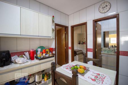 Casa à venda com 600m², 4 quartos e 15 vagasCozinha