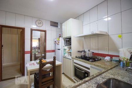 Casa à venda com 600m², 4 quartos e 15 vagasCozinha