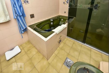 Casa à venda com 650m², 5 quartos e 4 vagasBanheiro da Suíte Master