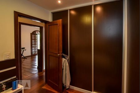 Casa à venda com 650m², 5 quartos e 4 vagasSuíte 1