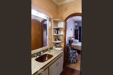 Casa à venda com 330m², 3 quartos e 3 vagasBanheiro da suíte 1