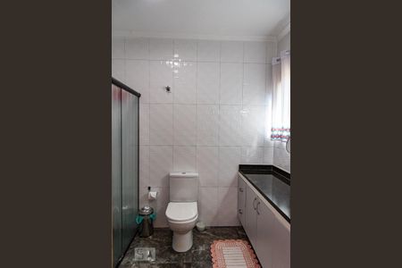 Casa à venda com 330m², 3 quartos e 3 vagasBanheiro da suíte 3