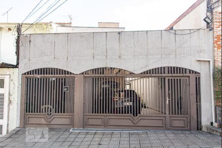 Casa à venda com 330m², 3 quartos e 3 vagasFachada