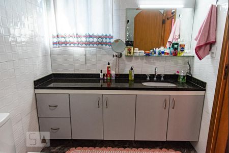 Casa à venda com 330m², 3 quartos e 3 vagasBanheiro da suíte 3