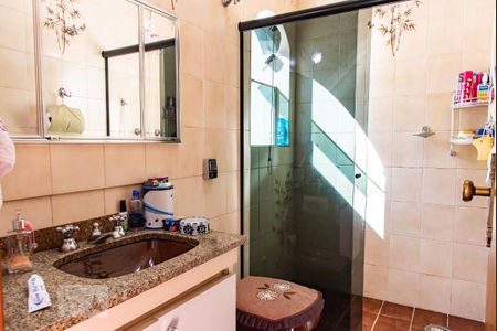 Casa à venda com 330m², 3 quartos e 3 vagasBanheiro da suíte 2