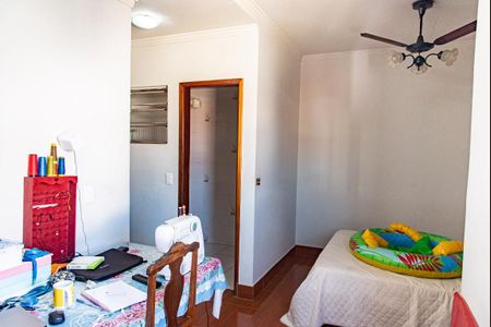 Casa à venda com 330m², 3 quartos e 3 vagasEdícula/suíte