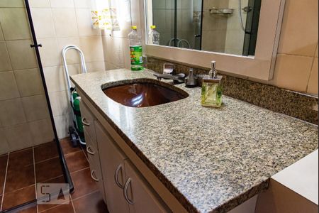 Casa à venda com 330m², 3 quartos e 3 vagasBanheiro da suíte 1