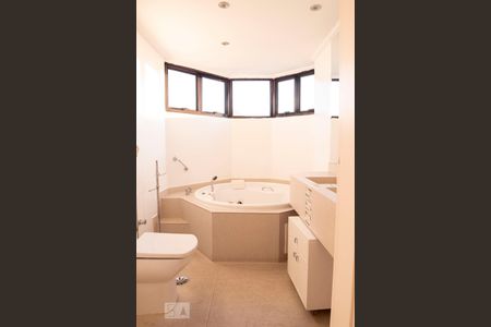 Apartamento à venda com 200m², 4 quartos e 3 vagasBanheiro da Suíte 3