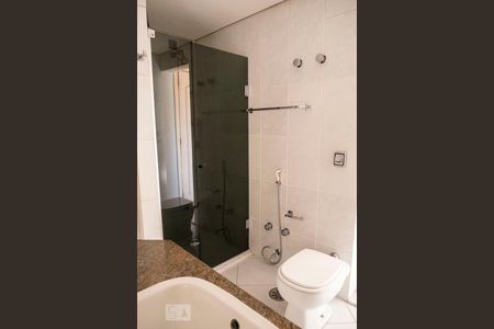 Apartamento à venda com 200m², 4 quartos e 3 vagasBanheiro da Suíte 1