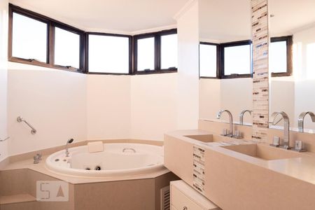 Apartamento à venda com 200m², 4 quartos e 3 vagasBanheiro da Suíte 3