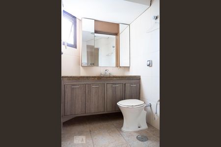 Apartamento à venda com 200m², 4 quartos e 3 vagasBanheiro da Suíte 2