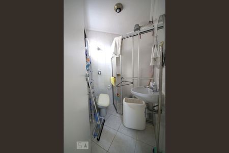 Apartamento à venda com 190m², 4 quartos e 4 vagasBanheiro de Serviço