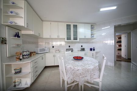 Apartamento à venda com 190m², 4 quartos e 4 vagasCozinha