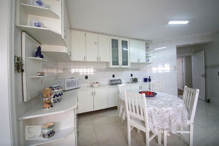 Apartamento à venda com 190m², 4 quartos e 4 vagasCozinha