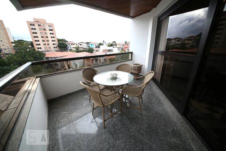 Apartamento à venda com 190m², 4 quartos e 4 vagasVaranda