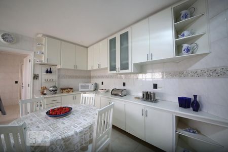 Apartamento à venda com 190m², 4 quartos e 4 vagasCozinha