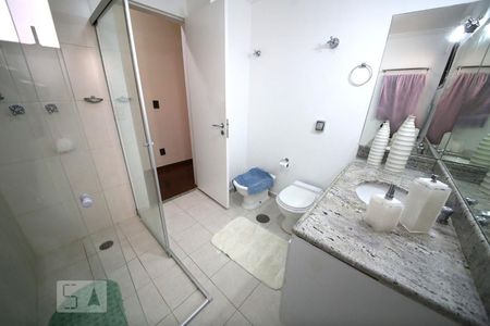 Apartamento à venda com 190m², 4 quartos e 4 vagasSuíte 1 - Banheiro