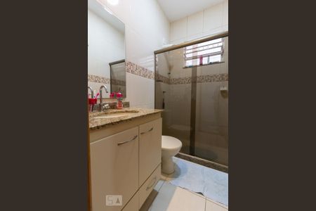 Casa de condomínio à venda com 350m², 3 quartos e 6 vagas Casa de condomínio à venda com 350m², 3 quartos e 6 vagasBanheiro Social