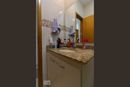 Banheiro Social de casa de condomínio à venda com 3 quartos, 350m² em Lins de Vasconcelos, Rio de Janeiro