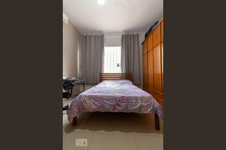 Casa de condomínio à venda com 350m², 3 quartos e 6 vagas Casa de condomínio à venda com 350m², 3 quartos e 6 vagasQuarto 2 - Suíte