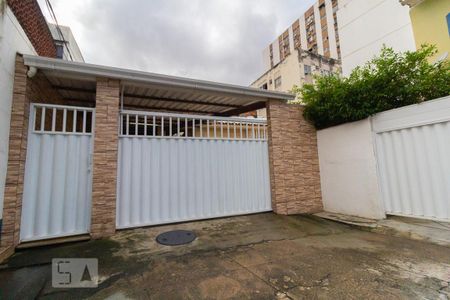 Casa de condomínio à venda com 350m², 3 quartos e 6 vagas Casa de condomínio à venda com 350m², 3 quartos e 6 vagasFachada