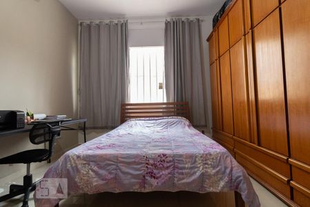 Casa de condomínio à venda com 350m², 3 quartos e 6 vagas Casa de condomínio à venda com 350m², 3 quartos e 6 vagasQuarto 2 - Suíte