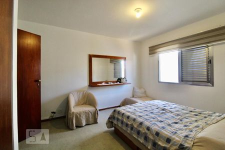 Casa à venda com 174m², 3 quartos e 3 vagasSuíte