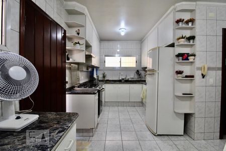 Casa à venda com 174m², 3 quartos e 3 vagasCozinha