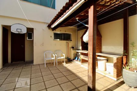 Casa à venda com 174m², 3 quartos e 3 vagasQuintal