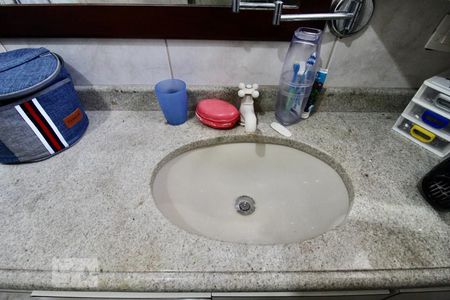 Casa à venda com 174m², 3 quartos e 3 vagasBanheiro 2 - Pia