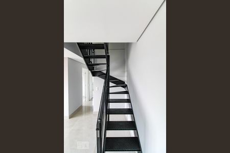 Apartamento à venda com 100m², 2 quartos e 1 vagaEscada