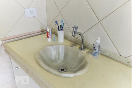 Casa à venda com 230m², 3 quartos e 2 vagasBanheiro da Suíte 2