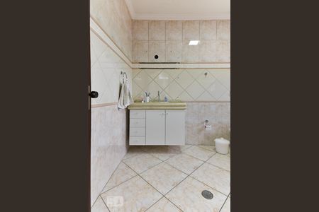 Casa à venda com 230m², 3 quartos e 2 vagasBanheiro da Suíte 2