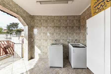 Casa à venda com 230m², 3 quartos e 2 vagasÁrea de Serviço