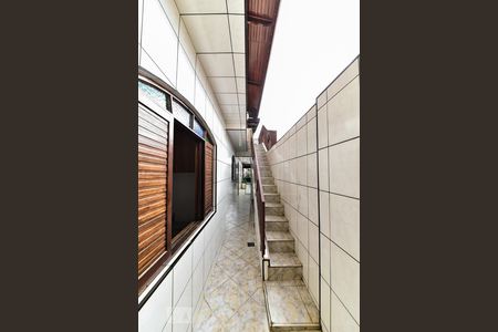 Casa à venda com 230m², 3 quartos e 2 vagasCorredor de Acesso