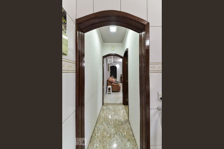 Casa à venda com 230m², 3 quartos e 2 vagasCorredor de Acesso