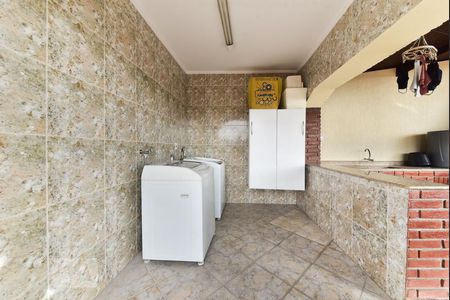 Casa à venda com 230m², 3 quartos e 2 vagasÁrea de Serviço