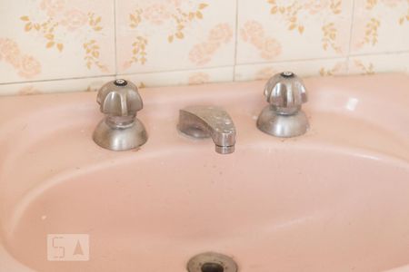 Casa à venda com 52m², 2 quartos e 1 vagaBanheiro do Quarto 2