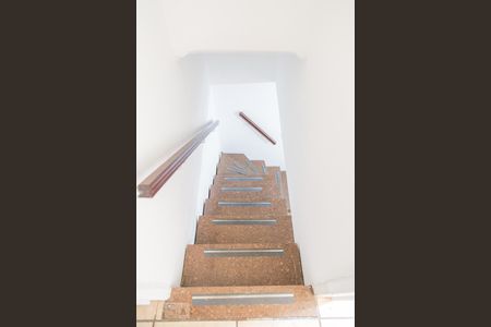 Casa à venda com 52m², 2 quartos e 1 vagaEscada