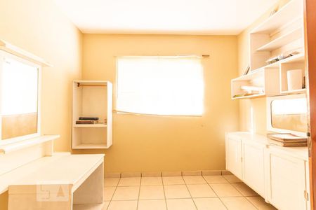 Casa à venda com 244m², 5 quartos e 3 vagasEscritório