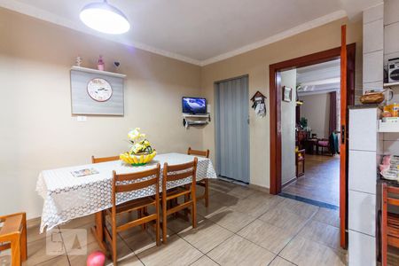 Casa à venda com 244m², 5 quartos e 3 vagasCozinha