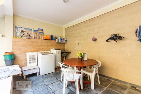 Casa à venda com 244m², 5 quartos e 3 vagasÁrea de Serviço