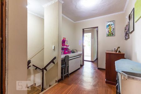 Casa à venda com 244m², 5 quartos e 3 vagasHall