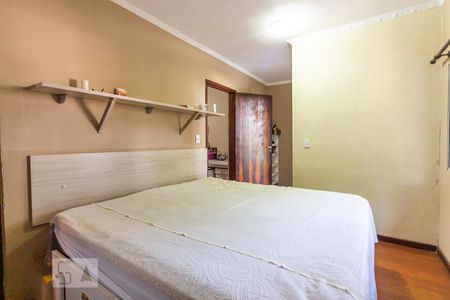 Casa à venda com 244m², 5 quartos e 3 vagasSuíte