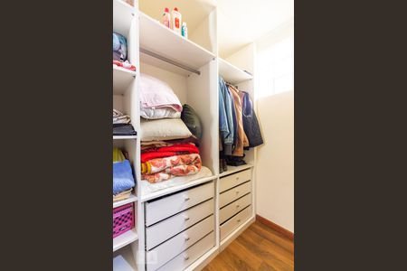 Casa à venda com 244m², 5 quartos e 3 vagasCloset