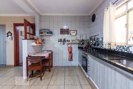 Casa à venda com 244m², 5 quartos e 3 vagasCozinha