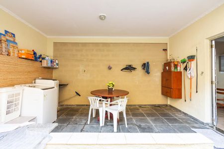 Casa à venda com 244m², 5 quartos e 3 vagasÁrea de Serviço